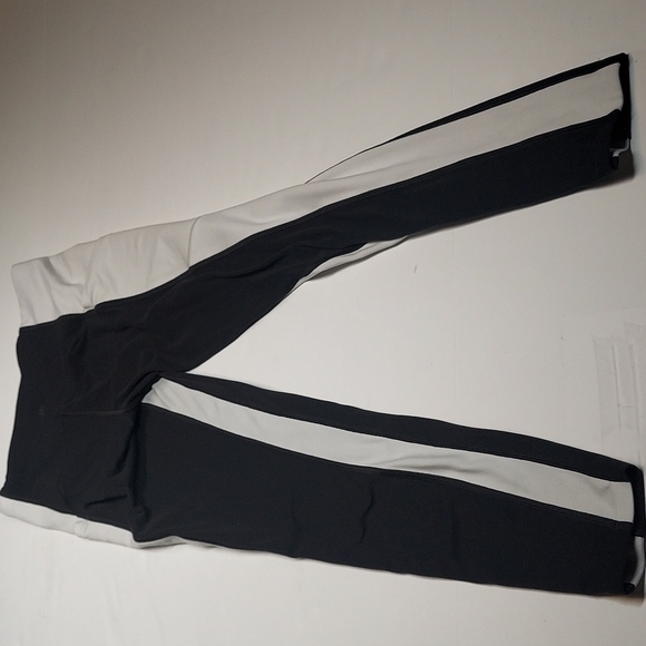 Athleta 3/4 pant XS - Picture 6 of 9